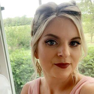 Meet your Posher, Kendra